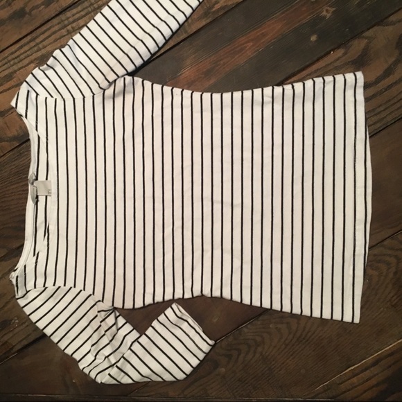 H&M Tops - Striped half sleeve